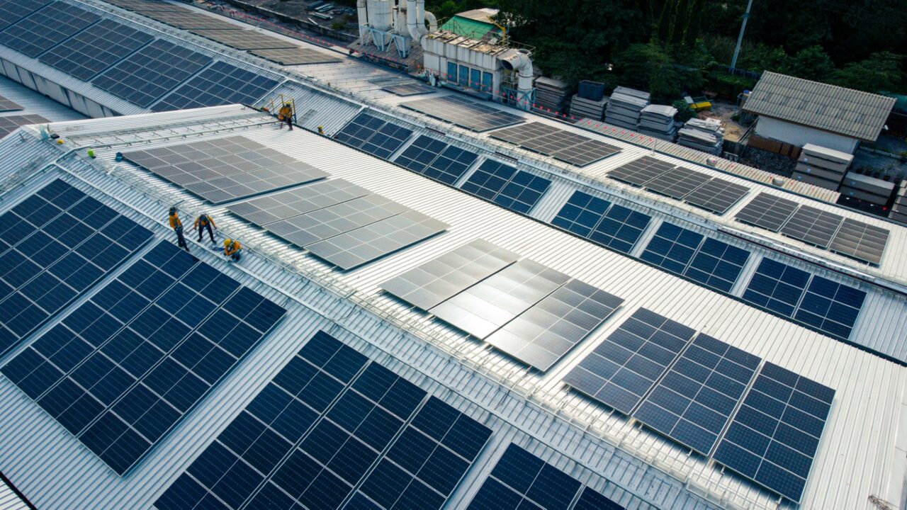 Rooftop commercial solar installations. Image: Barbour ABI