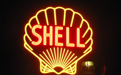 1024px-Shell_Oil_Com_any_Spectacular_Sign
