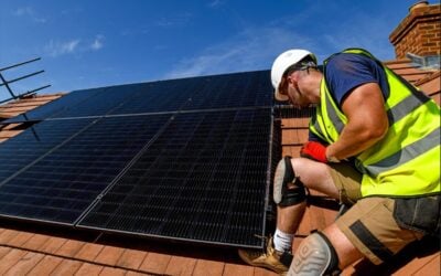 The market-first solar tariff will offer daily off-peak discounts and zero standing charges or exit fees. Image: EDF.