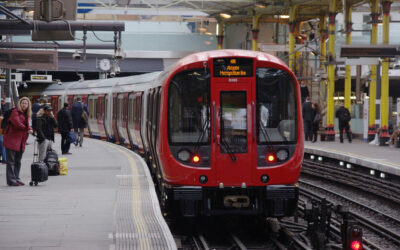 Farringdon_station_MMB_22_S-Stock