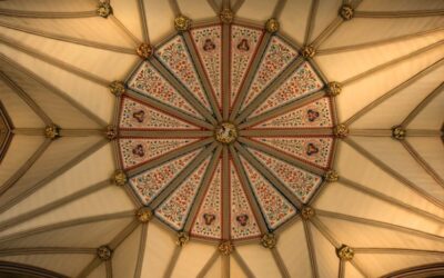 the inside ceiling of York Minster cathedral, an ornate and star-shaped design.
