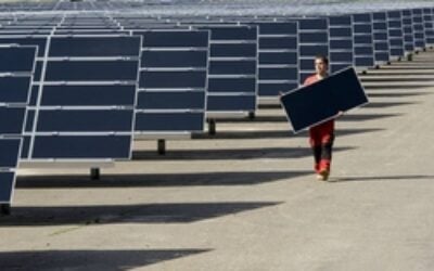 Aufbau weltgroesstes Solarkraftwerk Waldpolenz in Brandis bei Leipzig